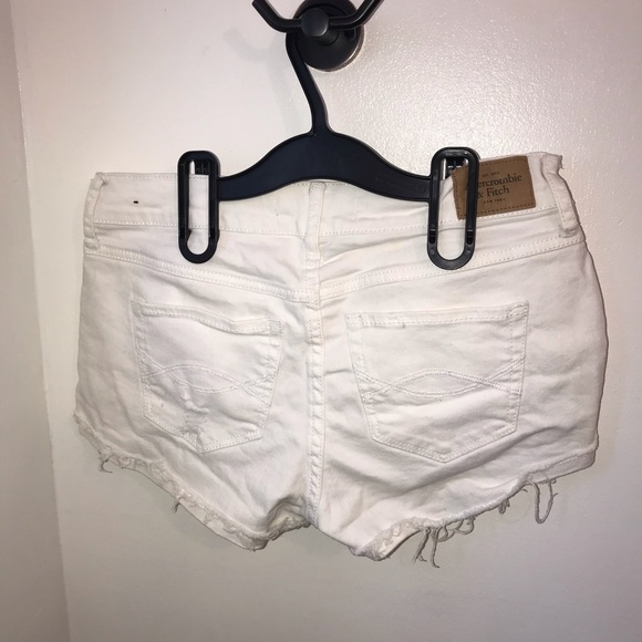 Abercrombie and Fitch White Denim short-short - Picture 7 of 7